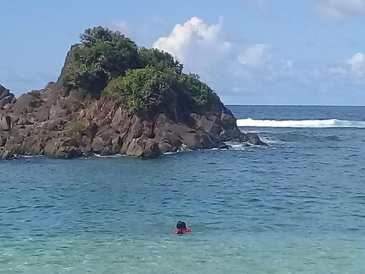 Josurfinn, Puraran Beach Baras  Exterior photo